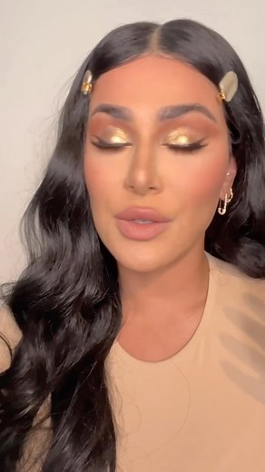 Huda on Instagram: "Please play with sound on 🔈 This is FALSE ADVERTISING!! When my team came across this AD, I was in SHOCK! 😱 This brand has been falsely quoting me and using my brand logo (which is infringement) to sell their products when I’ve never heard of them! I was very upset when I saw this!"