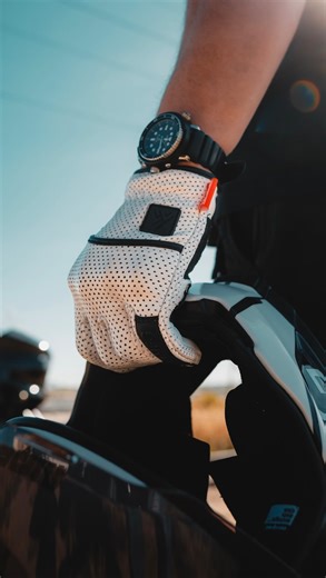 Ｏ ＤＩＮ ＭＦＧ on Instagram: "Back by popular demand! Ya’ll sold these out and have been asking for a restock ever since. The Perforated White Leather Heavy Hitters with D30 Armour Back just in time for Christmas. If snagged one of our limited edition White Apex Aero riding shoes, These would make the perfect addition to your kit. Checkout with a pair before the 16th to ensure you get them in time for Christmas. #odinmfg #odingloves #thegloveswiththemagnets #motorcyclegloves #gloves #motorcycles #see