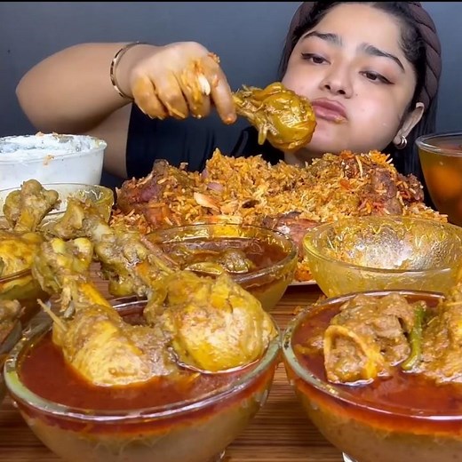 ASMR: EATING SPICY CHICKEN CURRY🔥 BASMATI RICE || #shorts #mukbangn#asmreating #mukbangasmr #asmr