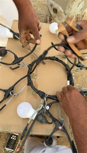 مشاهد من مزرعة أبو خالد: شبكة كهربائية معقدة