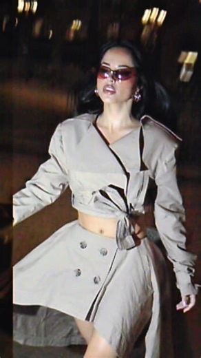 Chiquita con heels on 😏