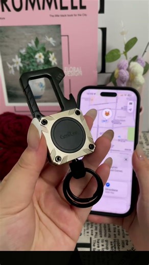 "Never Lose Your Keys Again - The Smart Keychain Tracker That Works Everywhere 🔑️"