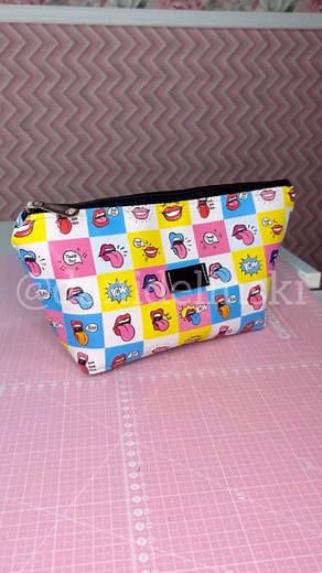 Dani Delinski | Parece ser apenas a costura fácil de um Nécessaire né? Mas não! No meio do vido tem uma dica pro seu acabamento do zíper ficar sempre... | Instagram