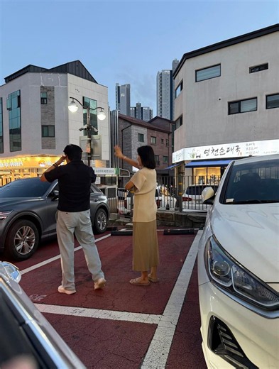 어떤 아줌마의 공영주차장 맨몸 알박기... | 보배드림 자유게시판