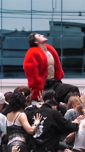 Cadence Music Group on Instagram: "YEONJUN of TOMORROW X TOGETHER has released his first solo mini album, “NO LABELS: PART 01”—his first official album release in 6 years and 8 months since debut. This album is available now in Set-Up A/B/C and Trunk Shorts versions (yes, actual trunk shorts)! Contents: CD, Photocard (1 of 3), Sticker, Poster. SET-UP A: Outbox, Jewel Case, Photobook (40pg), Postcard, Lyric Book. SET-UP B: Outbox, CD Tray, Card Set (36ea), Lenticular Card, Envelope, Lyric Book. S