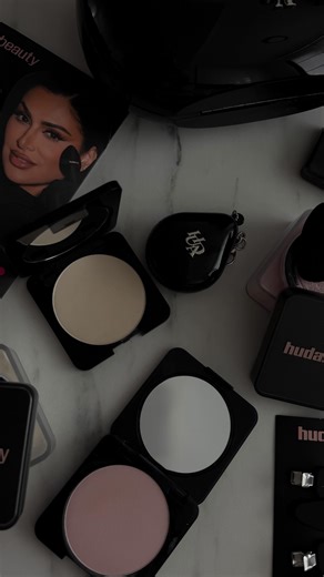 Alis Sava on Instagram: "A setting powder phone grip? Yes please!!! 💕 @hudabeauty @huda #easybakepressedpowder #easybake #hudabeauty #huda #gifted"