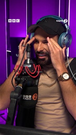 Yep, even *we're* spooked as well! Dynamo dazzles Rylan, Sally and Lotte with some mindboggling magic! | BBC Radio 2