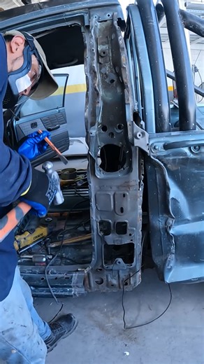 Impresionante restauración de una camioneta Mazda 2200 #Mazda #camionetas #restauraciondecamionetas #PINTAUTO | Pintauto