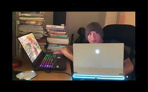 给大家看看吧 惠普暗影精灵9plus和外星人x15r2 都很帅 预告一波，出一期风扇声音，音响，键盘，屏幕，和各个游戏帧数的对比视频，大概在周五晚上出！_哔哩哔哩_bilibili