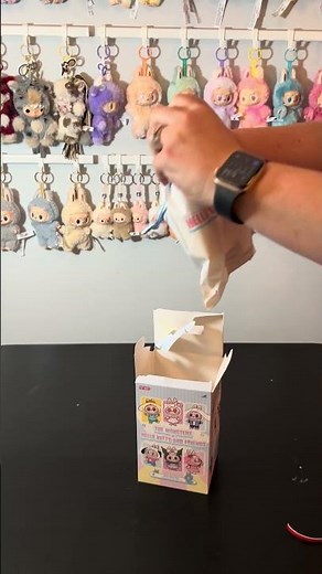 Hello Kitty Labubu Unboxing cinnamon roll pop mart ￼