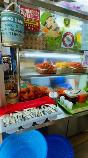 1.9K views · 18 reactions | Just finished setting up our Clients AGM at nearby Condominium.. Suddenly a whiff of smell of Ayam Goreng enter my nostrils senses.. Let’s go to Mat Noh & Rose Authentic Ginger Fried Chicken Rice.. #01-27.. Whampoa Drive Market & Food.. Me: Kak.. $8 Nasi Ayam 1/4 Chicken add $2 Tongkeng Ayam.. The Chicken Rice with Tongkeng Ayam never fails to whet my appetite.. Sedapgiler!!! 100% Muslim Owned.. #hadyjay #mrtersmell #matnohandrose | Hady Jay | Facebook