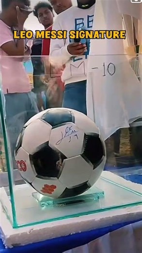 leo Messi Signature 😍🤗 #snow #winter #messi #argentina #signature #football