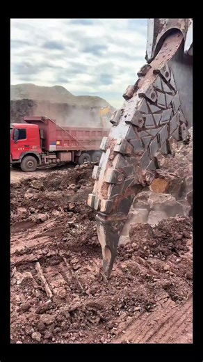 Real Engineerings | Engineering & Technology & Gadgets & DIY on Instagram: "Earth-Shattering Power: The Ripper in Action! 🚜💥 ​Witness the raw force of a heavy-duty excavator equipped with a massive single-shank ripper! This isn't just digging; it's tearing through solid rock formations to pave the way for major construction or mining operations. ​The Science of Breaking Ground ​This process is essential for preparing tough terrain where standard buckets can't penetrate: ​The Atta