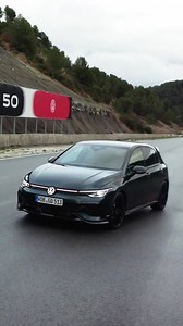 Volkswagen Golf GTI Edition 50 - Design in dark moss green metallic