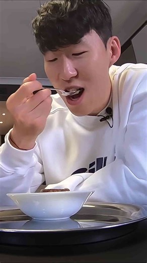 Son Heung-min tries classic British dessert for the first time | Sticky toffee pudding reaction