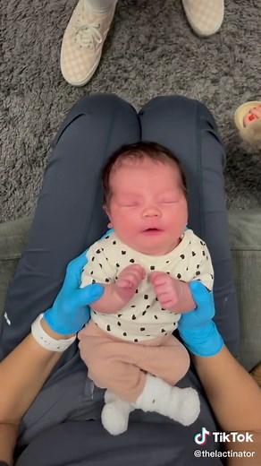 #guppyhold #babiesoftiktok #acupressure #frenectomy #baby #breastfeadingmomma #ibclc