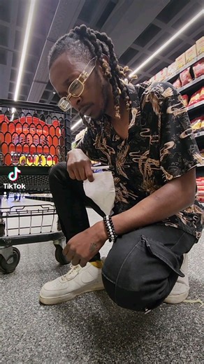 🎉Team Orange stickers hoyeee! Kuna wale 🛒shoppers wanakuanga rada ya orange stickers mbaya! Wao hawatambui brand, bei ndio mwisho ya mawazo! 🤔Wewe hukuwa rada ya hizi orange stickers? #MamboTick ✓ | Naivas Supermarket