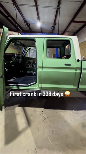 Will be cruising this one soon! Standby 🔥 #oldschool #classictrucks #f250 #dentside #vintage4x4 #fordhighboy #v8 #liftedtrucks #fordtrucks #classiccars #roadrunnerclassics | Roadrunner Classics