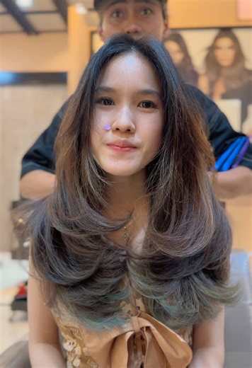 French Layered Haircut: Stylish Curtain Bangs Tutorial