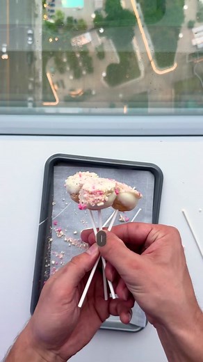 High-Protein Cake Pops 🍰 (FULL RECIPE & MACROS BELOW) ⬇️ Ingredients 3 scoops whey protein powder (vanilla flavor) 4 tbsp coconut flour 1 tbsp low-cal sweetener 2 1/2 tbsp coconut oil (melted) White chocolate chips (melted) sprinkles (optional) Directions Combine all ingredients thoroughly and roll into balls. This makes about 7. For some extra flair, melt some white chocolate chips and dip before adding sprinkles. Then chill in fridge for chocolate to harden (adds about 50-70 cal per pop). Wit