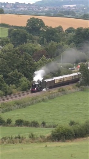 🚂✨ The Magnificent GWR Castle Class – Kings of the Western Main Line ✨🚂 Few locomotives have captured the romance, pride, and engineering brilliance of the Great Western Railway quite like the Castle Class. Introduced in 1923 under the genius of Chief Mechanical Engineer Charles Collett, these 4-6-0 express engines became the very heart of GWR prestige. With their elegant lines, copper-capped chimneys, and immense presence, Castles weren’t just beautiful—they were powerful. Capable of over 100