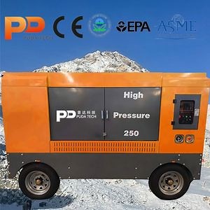[Hot Item] Heavy-Duty 565-637 Cubic Feet/Min Dual-Stage Oil-Cooled Screw Compressor with Yuchai 232/145 Psi Diesel Drive Transportable Design