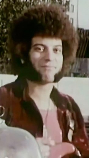 music • body • soul on Instagram: "Mungo Jerry - In The Summertime (1970) ⚜️ Söz - Müzik: Ray Dorset ⚜️ #MusicUnitesPeople #MusicBodySoul #MungoJerry #mbsMungoJerry #InTheSummertime #70ler #70s ⚜️ (Not: Sevdiğiniz şarkıları yasal müzik platformlarından dinlemenizi tavsiye ederim)"