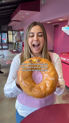 7K views · 105 reactions | Take this as your sign to order a donut the size of your head  @datdonutchi is a Chicago south side staple known for the Big Dat Donut, which deserves its own zip code. #chicagogram #chicagofood #chicagoeats #chicagofoodie #chicagobakery #chicagosouthside #chicagodesserts #chicagodonuts | Kaylee Jo Chicago | Facebook