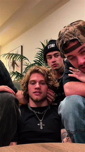 fun facts with Zach lol🤭😭 edit: please be respectful towards the boys, and don’t leave any weird or hateful comments!#midnighttilmorning #zachnewbould #mtm #funnymoments #funfact