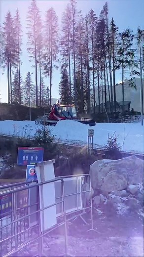 Something is going on here ❄️😉 #pistenbully #ratrak #jasna #snow #winter