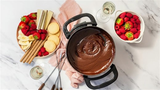 This raspberry chocolate fondue for two will impress your valentine