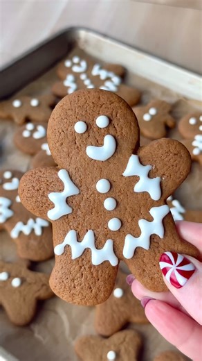 Sloane Papa | Dallas Food Content Creator on Instagram: "soft gingerbread cutout cookies🧸🎄 grab some hot cocoa and a Christmas sweater and have a cozy night decorating these adorable gingerbread cookies! comment “cookies” and I’ll send the recipe to you :) https://atsloanestable.com/soft-gingerbread-cutout-cookies/ #gingerbreadcookies #cutoutcookies #christmascookies #gingerbreadman #holidaycookies"