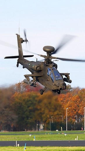 Apache or Chinook; which one will you choose to fly with?! #Apache #Chinook #flight #fly #aviationphotography #instaaviation #helicopterlovers #aviationdaily #helicopterview #aviationgeek #helicoptergram #pilotsofinstagram #helicommunity #aviationworld #helicopteraddict #flywithme #helicopterpics @philippetondeur1 @combat_learjet @lvjackpilot @heliopsmag | Jimmy van Drunen - Photography