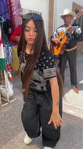 El que la ve se que 😶#larapunseldelwepa #flow #famous #viralvideo #fyp #parati #cumbia #cumbiawepa #cholocumbiaas #cumbiacholera #cumbiarebajada #pasosprohibidos #lainconforme #chuntarostyle #cumbiademarisol #bailarina