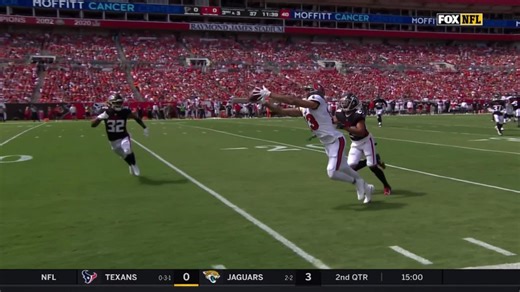 Brady floats 25-yard dime to diving Evans