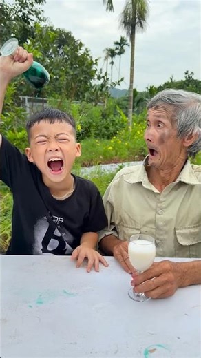 Hai ông cháu trêu trọc nhau siêu dễ thương p2#shorts #cute