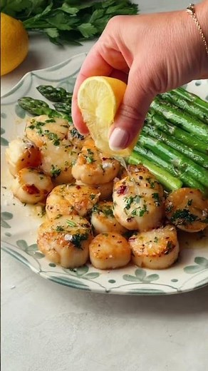Garlic Butter Pan Seared Scallops