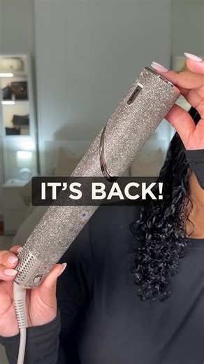 Meet the multi-styler as stunning as the styles it creates. Shop FlexStyle® in Champagne Sparkle — On sale at Sephora now. | Shark Beauty