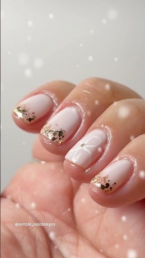 Glitter & Bow ❤️✨ #christmas #glitternails #nails