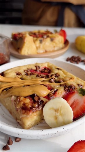 Lee Funke | Fit Foodie Finds on Instagram: "Strawberry Banana Cottage Cheese Breakfast Bake! Simple ingredients and no protein powder in this one. This is a spin off of on of our most popular recipes from 2025 😍 Comment RECIPE and we’ll send it! https://fitfoodiefinds.com/cottage-cheese-breakfast-bake/ Cottage cheese recipe - high protein breakfast - high protein cottage cheese"