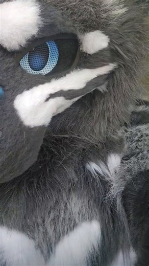 NEED ADVICE: I had a few things I was pulling in on this suit since I've one, lost a reasonable amount of weight and two, had a bad DTD upon creation. This is bothering me, what's the best way to get that spot on the back pulled in snugger without making the suit super tight?