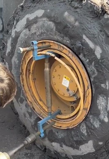 how to remove the anchor ring on a bulldozer wheel