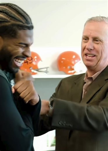 📍 First look at @ShedeurSanders & new Browns head coach Todd Monken! When your coach says “We tried to draft your a** last year… but it all worked out!” 😂🔥 Chemistry is BUILT. This is just the beginning. #Browns #DawgPound #NFL2026