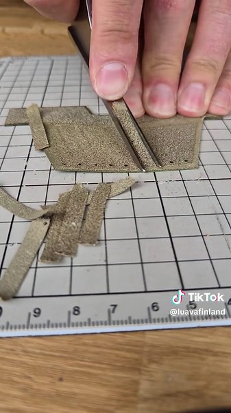 Handmade Leather Wallets: The Art of Skiving