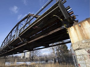 Explosions scheduled to remove Traffic Bridge spans