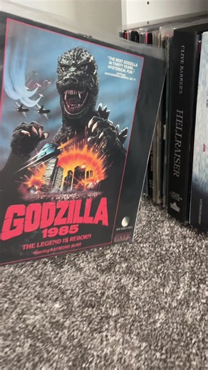 Watching Godzilla 1985 on laserdisc #physicalmedia #80s #horror