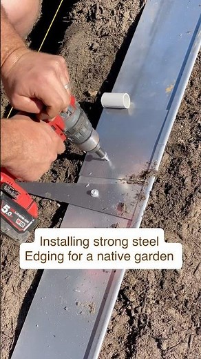 Installing steel edging for a Perth Native Garden!