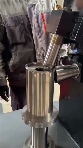 Round tube flanging flanging machine Dongsheng Manufacturing.