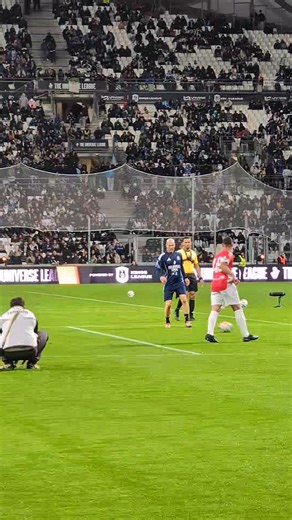 🔥 Zidane marque au Vélodrome ! Le dernier but du match des légendes de The Universe League. | Made in Marseille