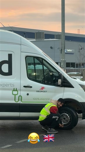 Delivery Services in the UK and Pakistan: DPD Insights